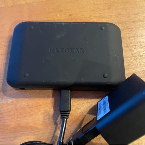 Verizon jetpack 4G LTE. Netgear with cord - Picture 2 of 4